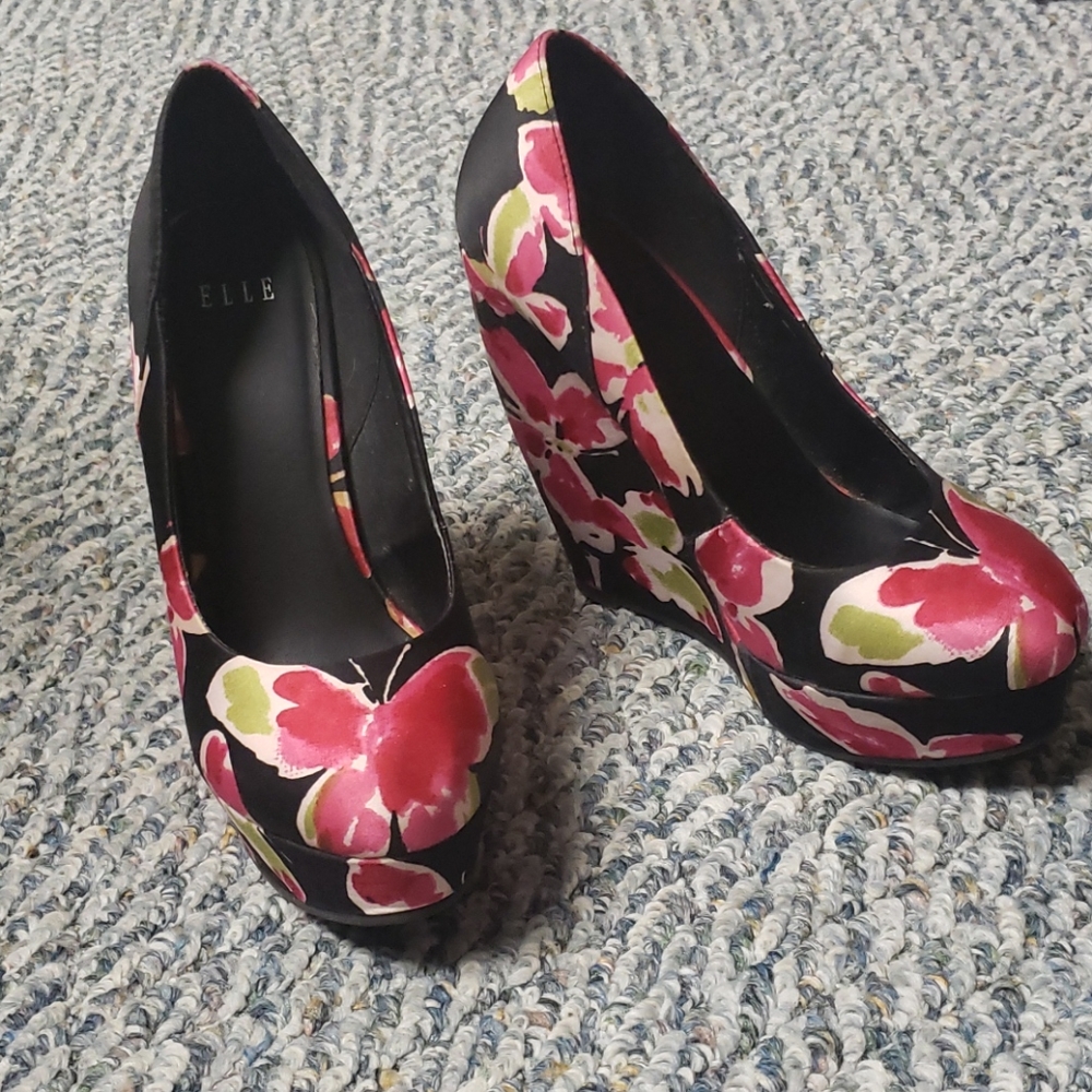 Wedge shoes